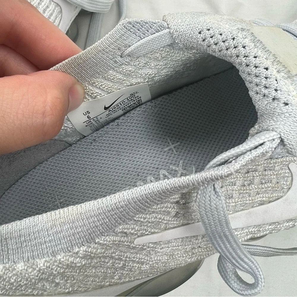 Womens Nike Air Vapor Max. White. Size 6.